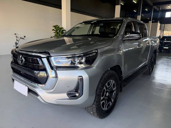 TOYOTA HILUX 2.8 D-4D TURBO DIESEL CD SRX 4X4 AUTOMÁTICO TOYOTA HILUX 2.8 D-4D TURBO DIESEL CD SRX 4X4 AUTOMÁTICO